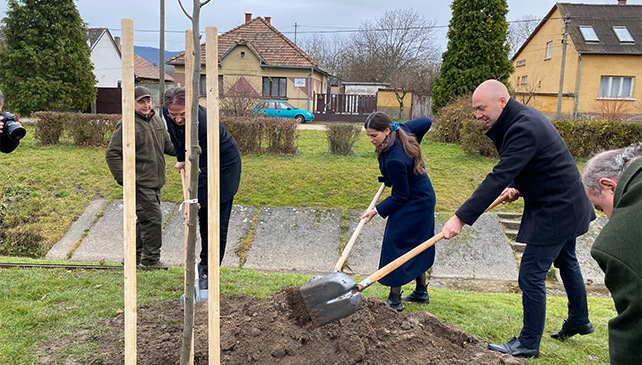 Ünnepélyes faültetésen tartott köszöntőbeszédet dr. Kozma Ákos