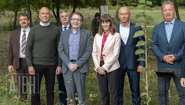 Ünnepélyes faültetés az IOI elnökének látogatása alkalmából